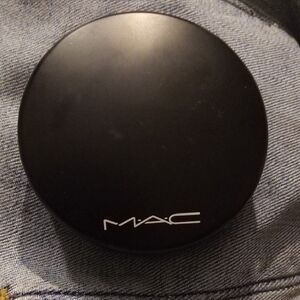 MAC Cosmetics Matte Black Setting Powder